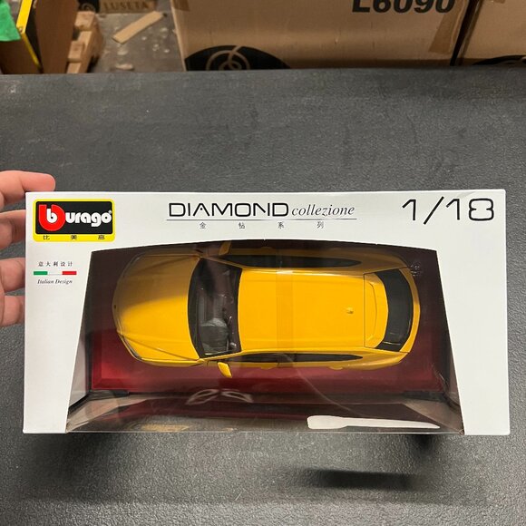burago 1:18 lamborghini urus yellow diecast diamond collezione - Picture 2 of 4